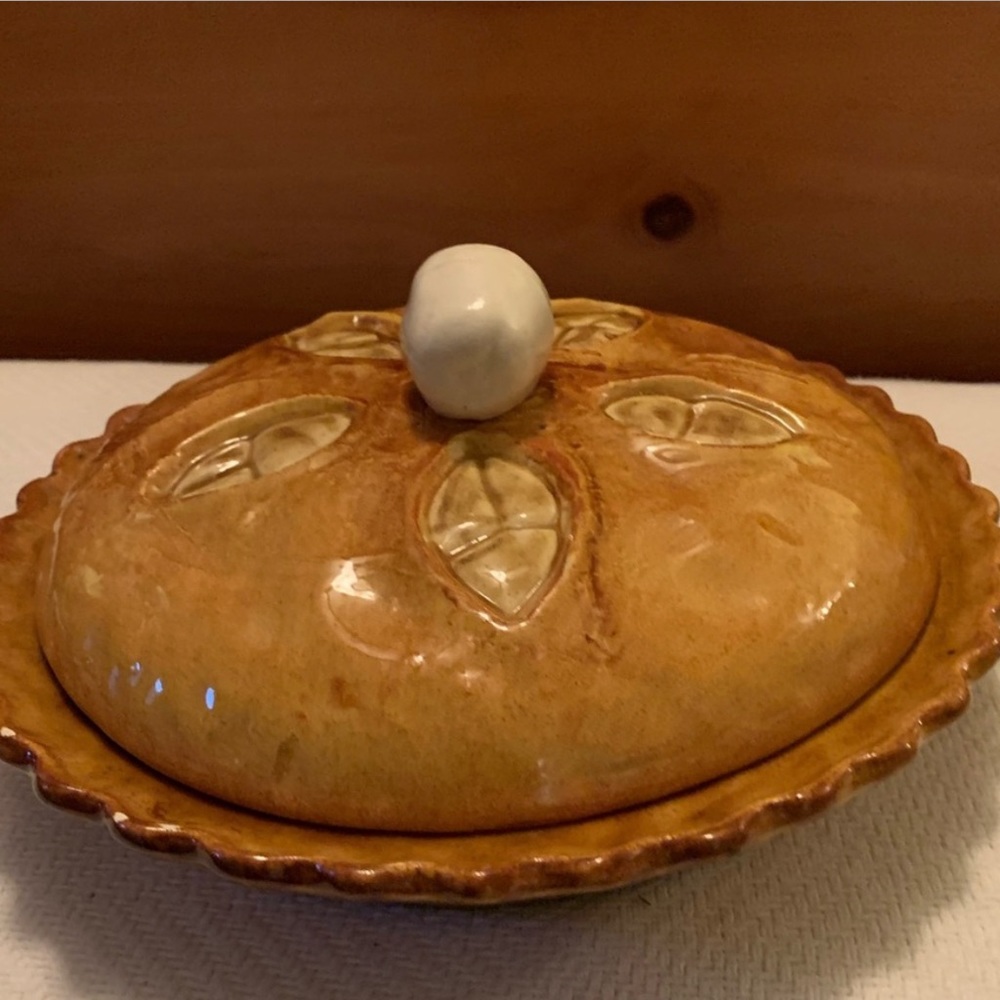 Beautiful Pie Dish with Cover - Picture 7 of 11